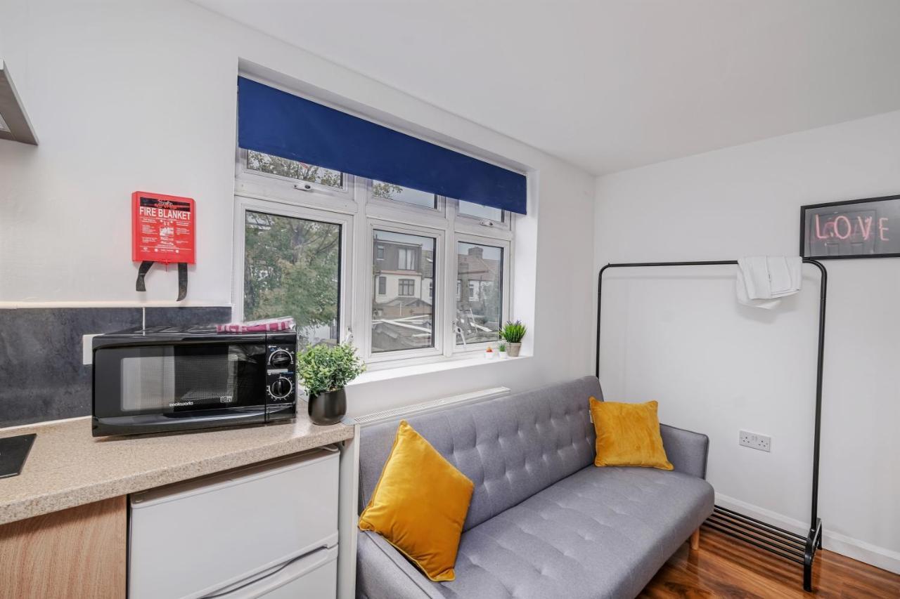 Fernbank Rooms Sudbury Hill, Harrow, Self-Contained Studios With En-Suite Harrow on the Hill Exterior foto